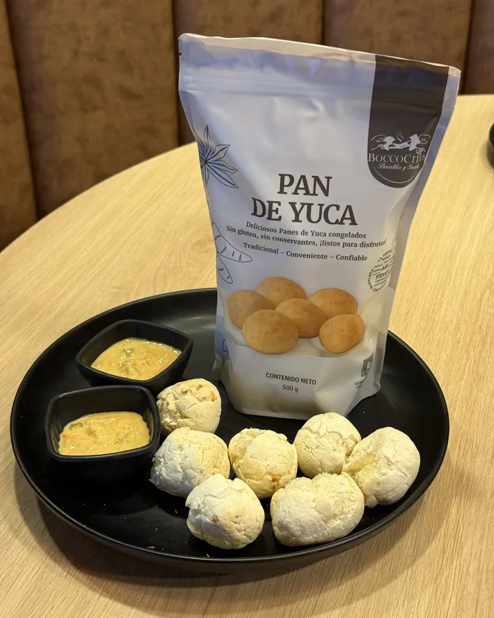 Pan de yuca Boccos: empaque y producto preparado